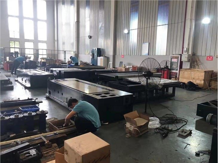 Prvi kakovostni CNC stroj za žaganje in rezkanje jekla